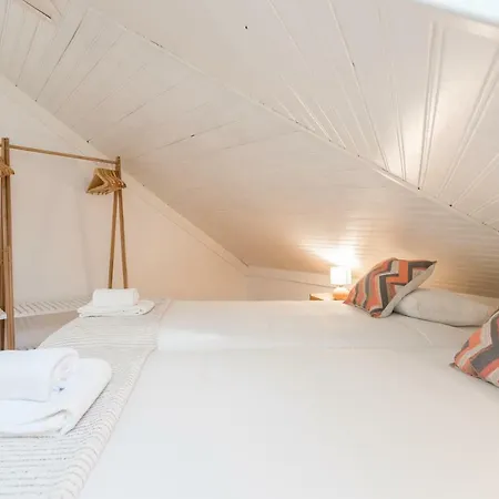 Alfama Tale Four-bedroom W/ River View - By Lu Holidays Lisbon